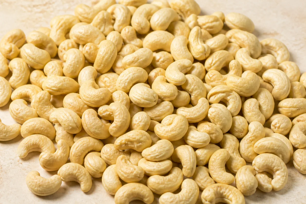 W450 whole cashew kernels